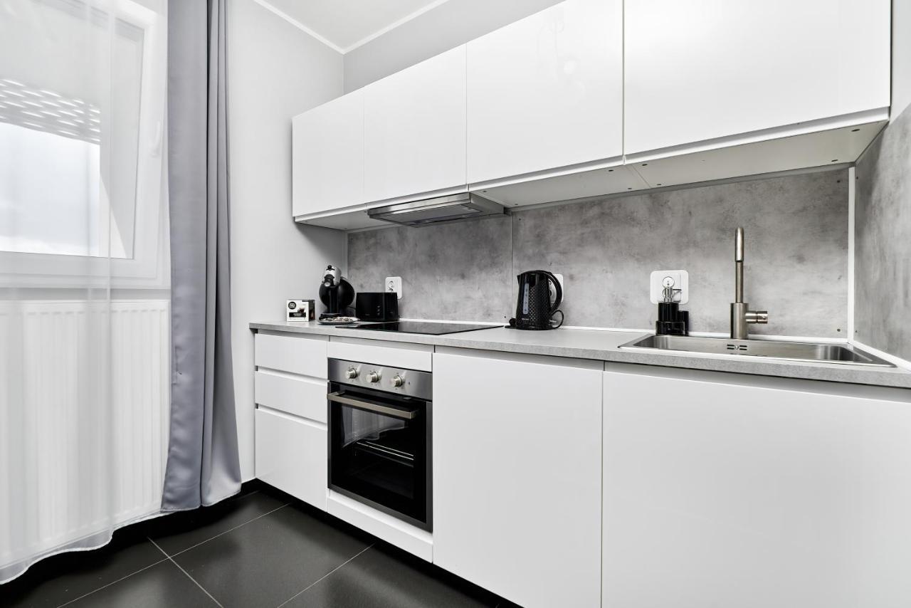 Apartment Wroclaw Sikorskiego With Free Garage By Renters Prestige Exterior photo